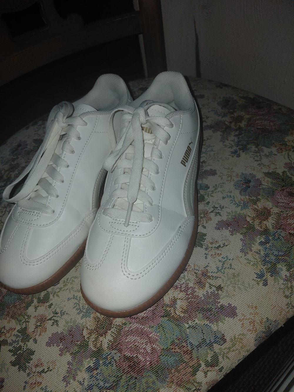 Puma White Low-Top Lace-Up Sneakers with Brown Gum Outsole